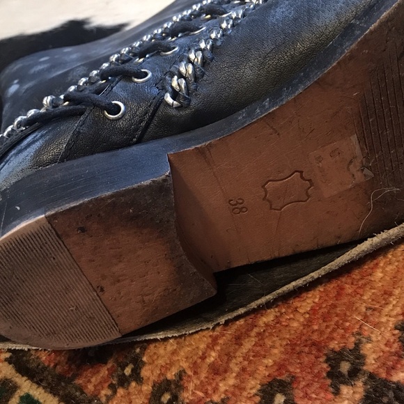 Slip on leather boots. - Picture 4 of 4